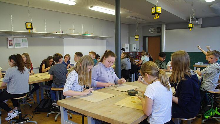 Die Schüler im Werkraum. Foto: Marco Meißner