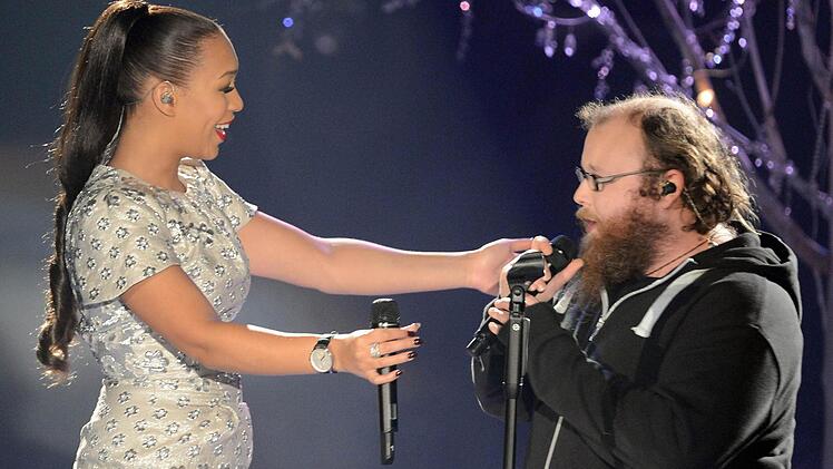 Andreas Kümmert mit Sängerin Rebecca Ferguson. Foto: dpa