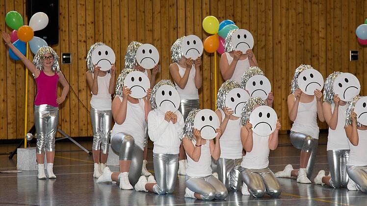 Der Karnevalsverein Weidach hatte sich mit seinem Showtanz "Roboter" etwas Besonderes für die Besucher der Veranstaltung einfallen lassen. Foto: Klaus Gagel