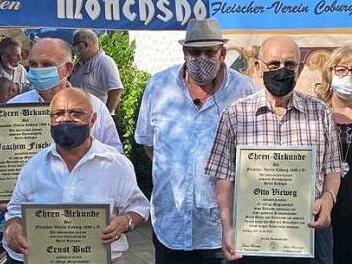 Ehrungen beim Fleischerverein Coburg (von links): Willy Florsch&uuml;tz, Joachim Fischer, Ernst Buff, Vorsitzender Thomas Flursch&uuml;tz, Otto Vieweg, Karin Beez, Marco Frommholz  Foto: Thomas Flursch&uuml;tz