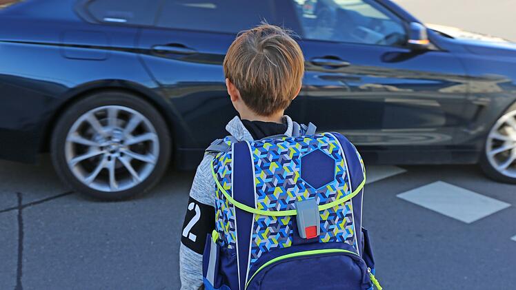 Schulkind im Stra&szlig;enverkehr