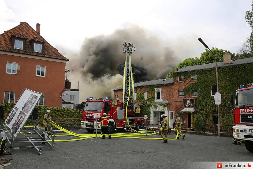 Bayreuther Disco “Rosenau“ brennt – Stadt löst Katastrophenalarm aus
