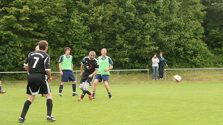 Bayerische-Fußball-Klerus-Auswahl vs. Promi-Mannschaft Münnerstadt - 2.6.2013 Münnerstadt