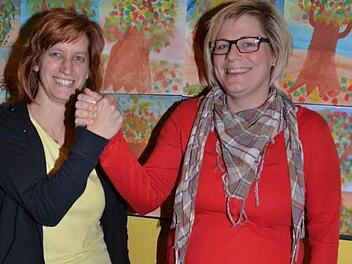 Zwei Power-Frauen und Ulknudeln der Ruotnkernge Fousanocht werden auch heuer wieder die Besucher der Büttenabende zum Lachen bringen. Tina Baumstark (links) und Steffi Dressel verraten allerdings noch nicht, was auf die Narrenfamilie zukommt. Foto: K.-H. Hofmann