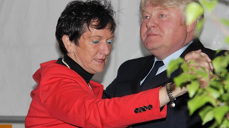 Landtagsvizepräsidentin Inge Aures und Vorstand Michael Rauterberg (Bild) sowie die Bundestagabgeordnete Emmi Zeulner und Bürgermeister Andreas Pöhner eröffneten die Feier mit dem ersten Tanz. Foto: Katharina Müller-Sanke
