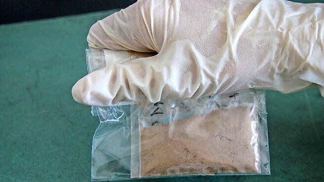 Dem Angeklagten wir vorgeworfen, mit 150 Gramm Heroin gehandelt zu haben. Foto: Christopher Schulz