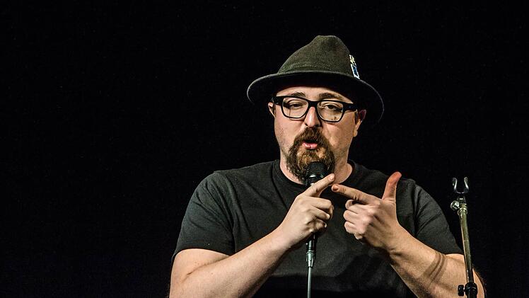 Helmut A. Binser beim Coburg-Gastspiel im "Schwarzen Bären". Foto: Jochen Berger