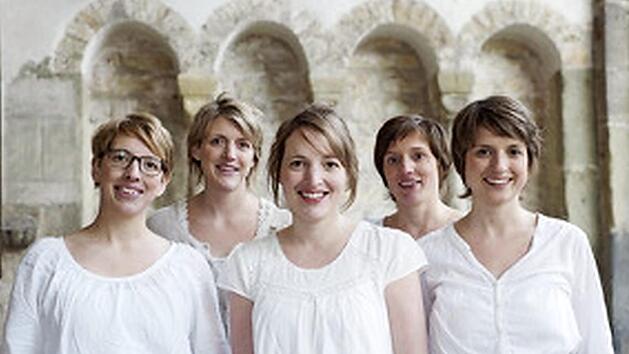 Fünf Schwestern bilden das Vokalensemble. Foto: PR