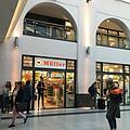 Platz 1: Bei unserem Preisvergleich am Nürnberger Hauptbahnhof ist Müller der Sieger. Hier können die Kunden unsere 13 verglichenen Produkte am günstigsten  einkaufen. Foto: Verena Reubel