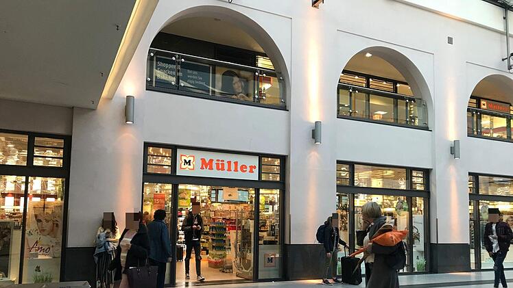 Platz 1: Bei unserem Preisvergleich am Nürnberger Hauptbahnhof ist Müller der Sieger. Hier können die Kunden unsere 13 verglichenen Produkte am günstigsten  einkaufen. Foto: Verena Reubel