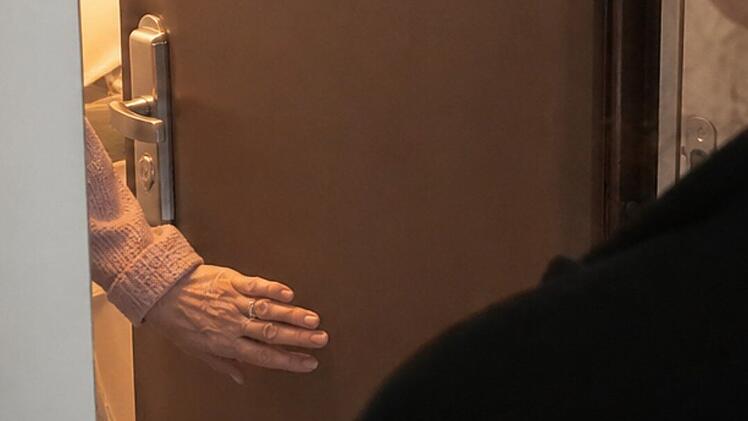 Angeblicher Scherenschleifer bestiehlt Seniorin in N&uuml;rnberg