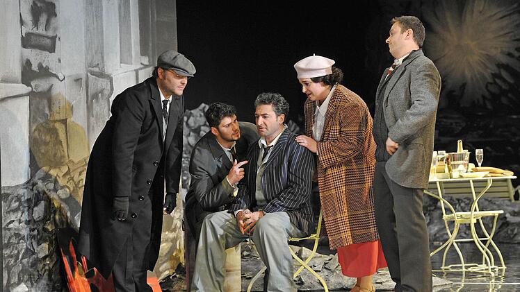Szene aus der Wiederaufnahme von "La Bohème" in Coburg. Foto: Andrea Kremper
