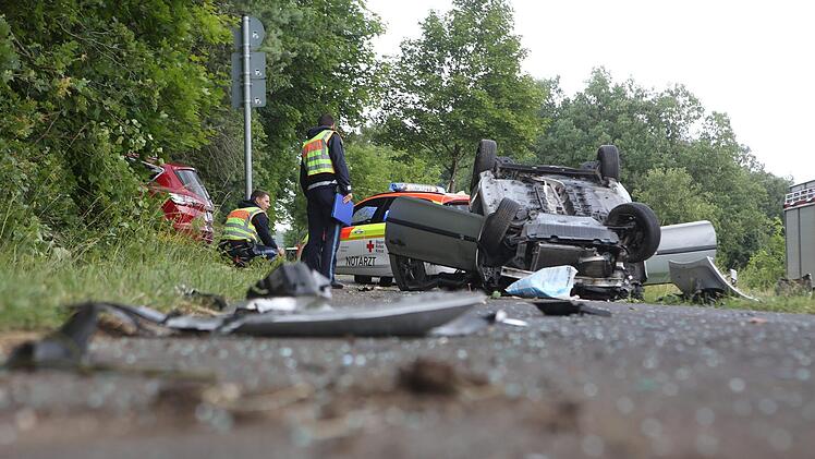 Bei einem schweren Unfall im Kreis Bamberg ist am Freitagnachmittag eine Autofahrerin schwer verletzt worden. Auch ein Rettungshubschrauber war im Einsatz. Foto: NEWS5/Herse