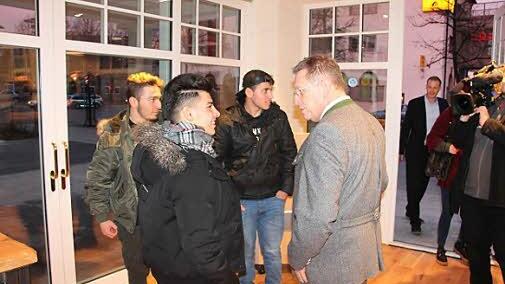 Auch die syrischen Neu-Kulmbacher schauten sich im Stadtteiltreff um und testeten anschließend den Soccer-Court.