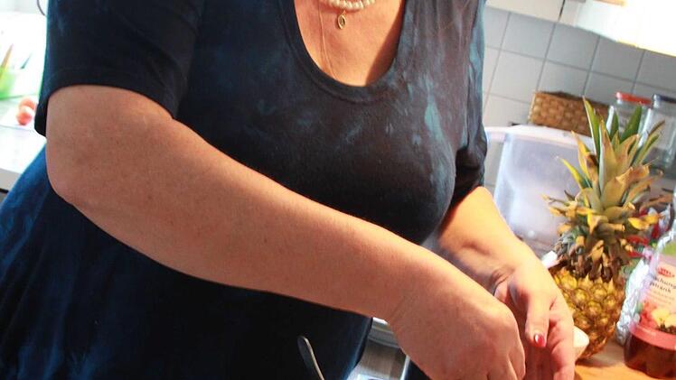 Der Klassiker: Borschtsch, Rote-Bete-Suppe. Petersilie oder Dill sorgen f&uuml;r den letzten Schliff