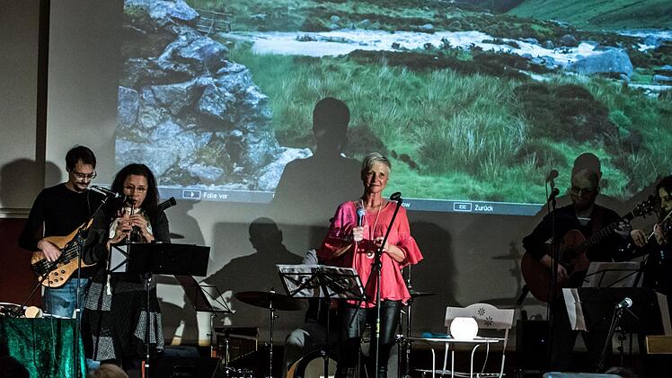 Wiederhören nach vier Jahren: Impressionen vom Coburg-Gastspiel der Band "Solid Ground".Foto: Jochen Berger