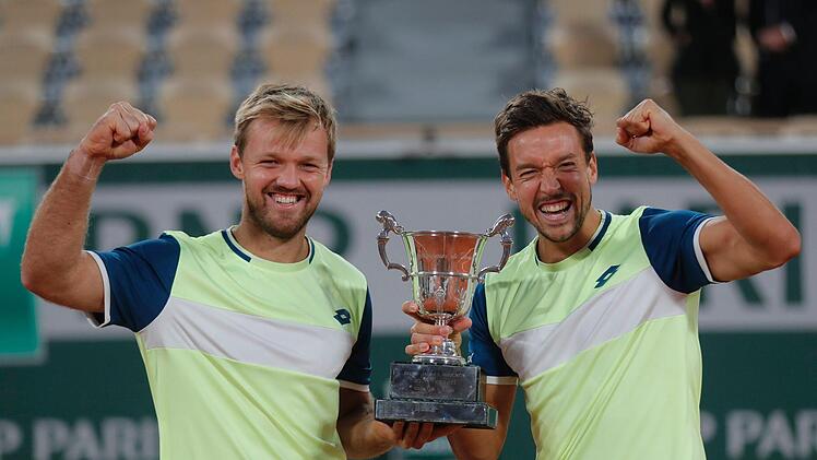 Kevin Krawietz (links) und Doppel-Partner Andreas Mies verteidigten ihren French-Open-Titel. Über die Feiertage ist Krawietz zu Hause in Coburg. dpa