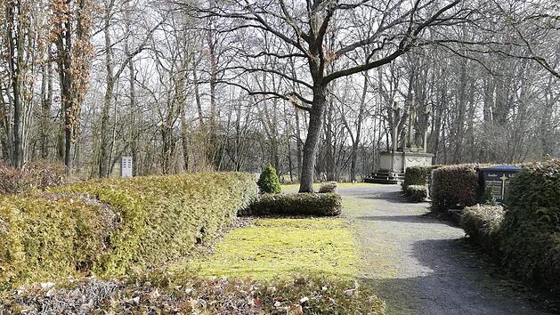 Ein neues Urnenfeld soll in diesem Bereich des Friedhofs entstehen.Foto: Heike Beudert