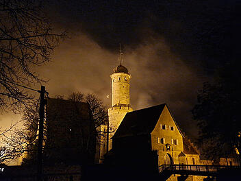 Bamberger Altenburg in "dichten Rauch" gehüllt: Feuerwehr rückt zu Einsatz aus - und ist schnell wieder weg