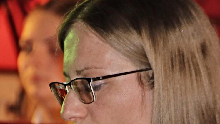 Heidi Hofmann führte durch das Programm bei der Weisachtaler Blasmusik. Foto: Helmut Will