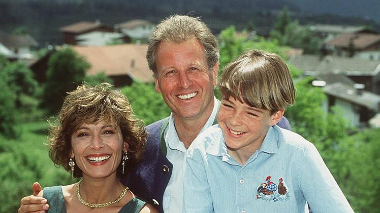 Seine bekannteste Rolle: In "Der Bergdoktor" spielte Gerhart Lippert (Mitte, mit Anita Zagaria und Manuel Guggenberger) den Arzt Dr. Thomas Burgner.