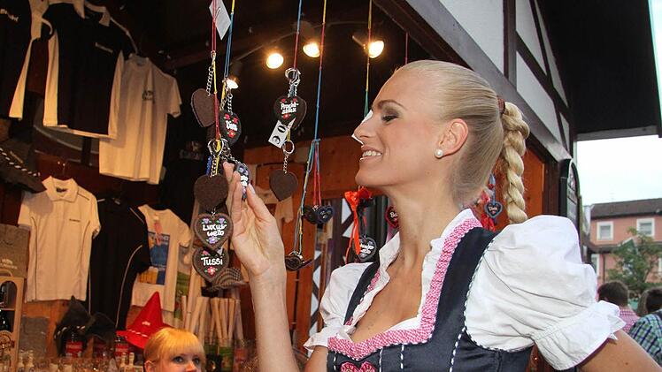 "Tussi" und "Zicke" findet Anne-Kathrin nicht so toll, aber "Luxusweib" - das würde passen, findet sie.