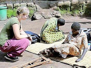 Corinna Haßler berichtete in der Staffelsteiner Realschule von ihren Erfahrungen, die sie in Afrika gemacht hatte. Foto: p