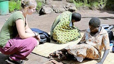 Corinna Haßler berichtete in der Staffelsteiner Realschule von ihren Erfahrungen, die sie in Afrika gemacht hatte. Foto: p
