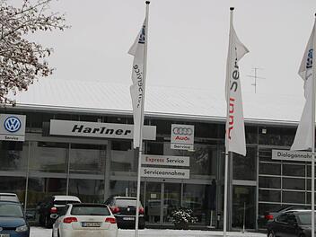 Auch nach dem Kauf durch das Autohaus Baumann aus Baiersdorf wird der Betrieb in der Äußeren Nürnberger Straße künftig unter dem Namen Hartner weiterlaufen. Foto: Jennifer Hauser