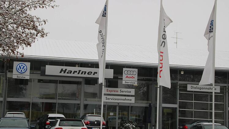 Auch nach dem Kauf durch das Autohaus Baumann aus Baiersdorf wird der Betrieb in der Äußeren Nürnberger Straße künftig unter dem Namen Hartner weiterlaufen. Foto: Jennifer Hauser