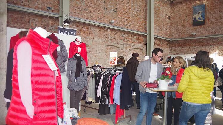 Über Preisnachlässe von bis zu 70 Prozent konnten sich die Käufer beispielsweise bei hochwertiger Bekleidung freuen.Heike Schülein