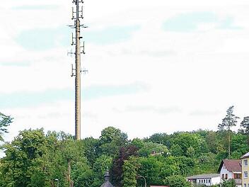 In dieser Animation hat die Bürgerinitiative den Funkturm am geplanten Standort in Gößweinstein "hineingezaubert". Fotomontage: Bürgerinitiative "Standortalternative Funkturm Gößweinstein"
