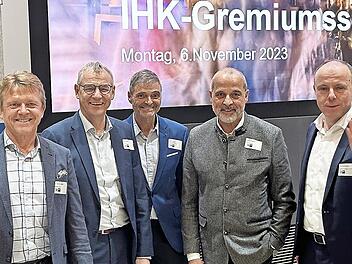 Unser Bild zeigt (v. l.) Jochen Lorz (Geschäftsführer HEITEC Innovations GmbH), Burkhard Witte (Sprecher Siemens AG – Niederlassung Mittelfranken, Oliver Hartmann (Leiter Regionalreferat Erlangen-Nürnberg, Siemens AG), Michael Thiem (Vorsitzender ...