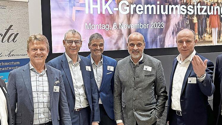 Unser Bild zeigt (v. l.) Jochen Lorz (Geschäftsführer HEITEC Innovations GmbH), Burkhard Witte (Sprecher Siemens AG – Niederlassung Mittelfranken, Oliver Hartmann (Leiter Regionalreferat Erlangen-Nürnberg, Siemens AG), Michael Thiem (Vorsitzender ...