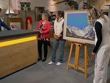 "Der Sehnsuchtsort manch eines Menschen: die Berge", versank Horst Lichter im Blau und Wei&szlig; des Gem&auml;ldes. Diese Sehnsucht schien auch das "Bares f&uuml;r Rares"-H&auml;ndlerteam zu plagen, denn die Gebote stiegen rasant in die H&ouml;he.