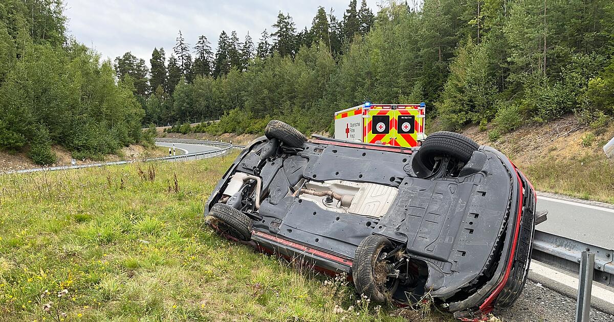 Accident on the A93: VW overturns - | Driver (69) is incredibly lucky
