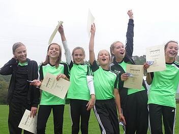 Das Mehrkampf-Team des TV DJK Hammelburg verbuchte in Güntersleben einen neuen Unterfränkischen Rekord in der Mannschaftswertung der U-12. Unser Bild zeigt (von links) Milena Föcher, Lilian Heid (Ufr. Meisterin W-11), Hanna Schmitt, Lena Weigand, Elisa Eich und Jule Betz. Foto: Nürnberger