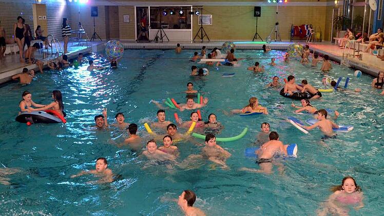 Poolparty in Bad Kissingens Hallenbach 2016. Foto: Peter Rauch