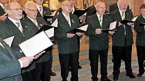 Es war ein beeindruckendes Konzert, zu dessen Gelingen auch der Männerchor des Gesangvereins Weiher-Mangersreuth um Chorleiter Walter Schleicher beitrug. Fotos: Werner Reißaus