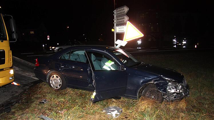 Bei dem Zusammenstoß entstand hoher Sachschaden.    Foto: Richard Sänger