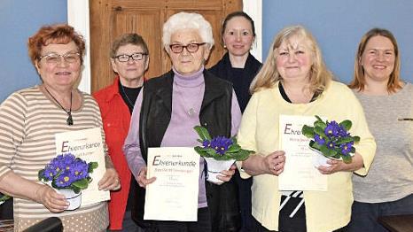Bei Hauptversammlung der FU Seßlach wurden Frauen für ihre langjährige Mitgliedschaft geehrt (von links): Christl Kuttner, Gisela Tranziska, Blanka Mildenberger, Carolin Franz, Petra Jahrsdörfer, Michaela Licht.  Foto: Gabi Arnold