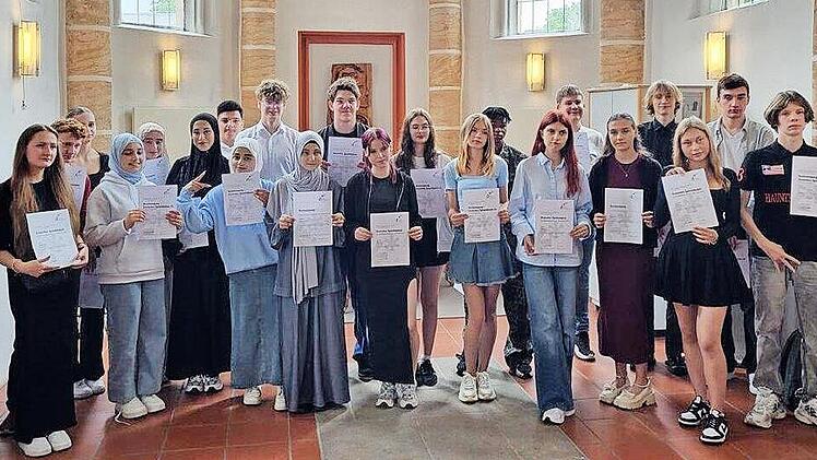 31 Schüler aus Deutschklassen der Mittelschulen wurden in Forchheim geehrt.