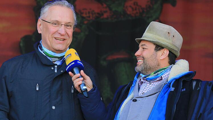 Auf der Hauptbühne gab es lustige Interviews mit Antenne-Bayern-Studiotechniker Josef Nullinger