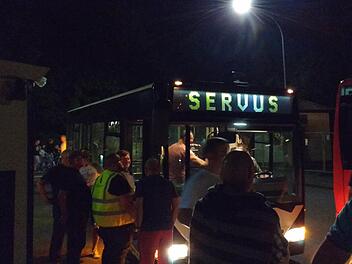 Die Annafest-Busse stehen in diesem Jahr wieder in Reih und Glied, nur eben in einer anderen Straße.  Foto: rm