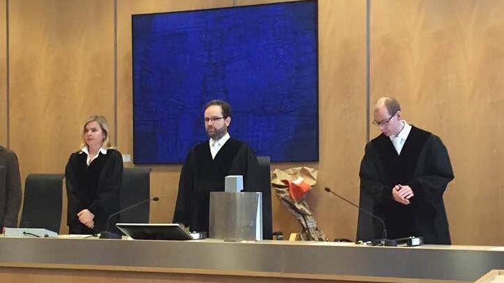 Am Montag begann vor dem Landgericht Coburg der Prozess gegen einen Pflasterer, der im Streit einen 55-jährigen Bauarbeiter aus Kasendorf erschlagen hat. Hier die drei Berufsrichter der Kammer - von links: Bianca Franke, Vorsitzender Christoph Gillot und Michael Imhof. Foto: Stephan Tiroch