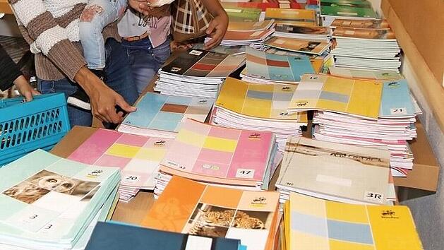 Nicht nur Schulhefte in allen Größen und Linierungen gibt es im "Grünstift". Foto: CT-Archiv / Wolfgang Desombre