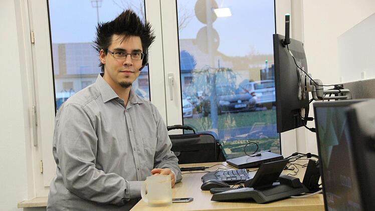 Am Bitfire-Servicedesk werden die Probleme der Kunden entgegengenommen und bearbeitet. Foto: Benedikt Borst