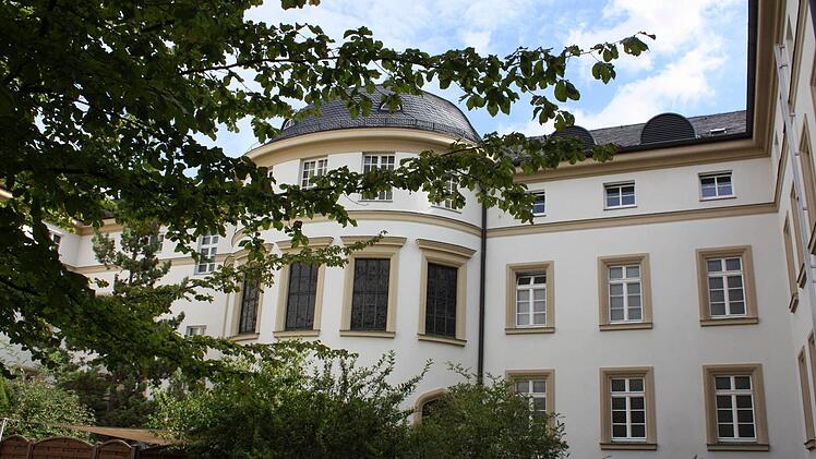 Das  Luitpoldbad  soll in das  neue Hotel integriert werden. Eswird aber auch weiterhin der &Ouml;ffentlichkeit zug&auml;nglich sein.