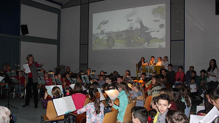 Im Bürgersaal präsentierten Stegauracher Schüler und die Kreismusikschule gemeinsam ganz besondere Stadtmusikanten.
