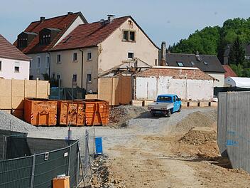 Den Sanierungsarbeiten müssen mehrere Häuser weichen. Foto: Günter Flegel